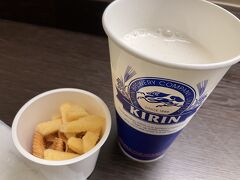 朝７時半、電車で一人セントレアへ
さっそくカードラウンジへ
朝のビールは一杯が限度
夫だと４杯はいくな(笑)

途中、ベトナムドンに両替
以前は両替所も混んでたけど、今は２～３人並んでただけ
まだ海外行く人は少ないのかな～