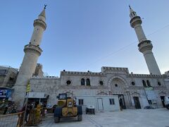 12:48
アル・フセイニ・モスクは何度か前を通ったものの結局中には入れず。
この時間はもろ逆光だったので夕方に撮ったものを掲載しています。