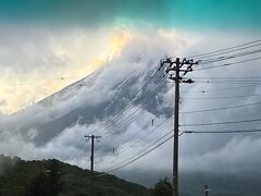 羊蹄山。雲がかかってます。蝦夷富士と言われるだけあって、形は素晴らしい！