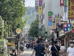 コネストでレートが良いと案内されていたお店、大使館前の両替店に向かう途中にいくつかお店あり、レート確認してましたが、
大使館前より少しレートよかったです。
コネストで紹介してる店ってどういう繋がりあるか謎