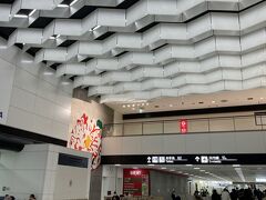千葉から成田空港まではあっという間。
と言うことでゆっくり出発もあり、余裕で成田空港第２ビルに到着しました。

到着ロビーは相変わらずガラガラ。
それでも少しずつ欠航便も少なくなってきています。