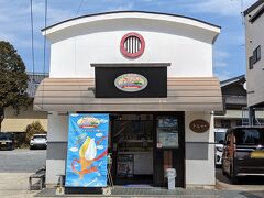 生口島で有名なジェラート屋さん「ドルチェ 耕三寺前店」へ。

瀬戸田本店に行こうと思っていたのですが、あれ、ここにあるね？？ってことで（笑）ただ、本店の方が海が見えたりして雰囲気は良さそうですよ。