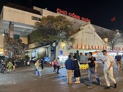 ドンスワン市場まで来ました。
駅前のビストロでベトナムビール（333とBIA HANOI）とバインミーを食べ、ここからホテルに戻ります。