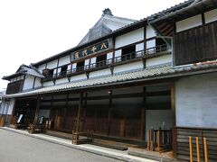 明治時代に建てられた芝居小屋、八千代座。国指定重要文化財。見学は大人530円。ここすごく良かった。