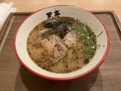 ラーメン850円。にんにくの効いたとんこつラーメンで、見ためほどこってりじゃなくて良かった。