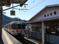 バスで南木曽駅に戻り、さらに中央線の電車で北上して、今度は木曽福島駅で降ります。
