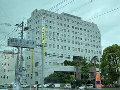 新飯塚駅から安楽寺に移動中のタクシーの車窓から。

以前泊った『のがみプレジデントホテル』が見えました。
https://4travel.jp/travelogue/11263926