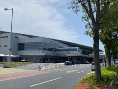 50分ほどで広島空港に到着。
しかし、いつも思いますが広島空港って町からものすごく離れていますね。