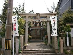 意外な所に意外な神社？、「清明神社」です、

名の通り安倍晴明を祀る神社ですが、祭壇床下に安置されてる祈念石が御神体のようで、数々の火災から町を守ったとして防火の守としても信仰されたのでしょう。
しかし、清明に関しては謎が多き人物であることは確かなようですね？…。

＊詳細はクチコミでお願いします