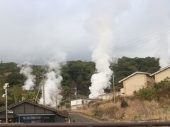 最後の観光地霧島神宮に行く途中、やっと霧島温泉郷に入ってきました。