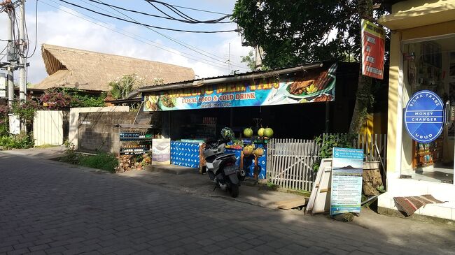 昨日こちらで買ったバナナが甘くて美味しかったので<br />また買いに来ました。