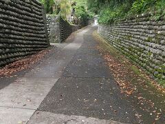 玉石垣の小道
