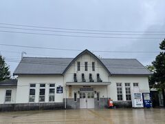 大沼公園駅。
中に入ってみましたが電車の時間までまだ少し時間があり、ひっそりと静かでした。