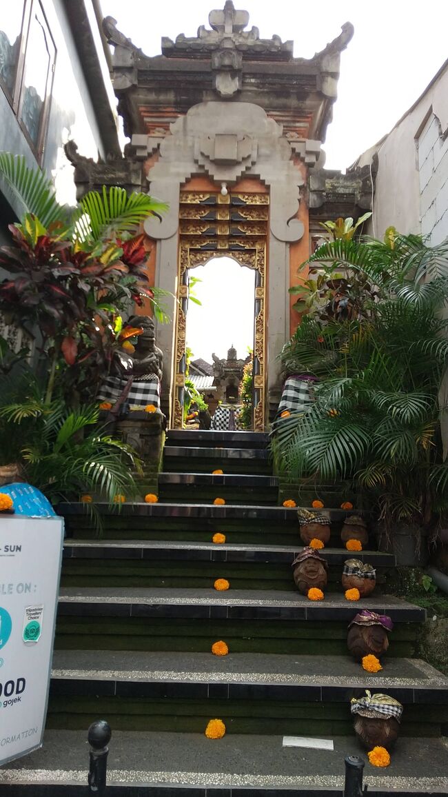 この階段をのぼり