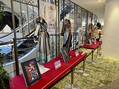 幕間休憩のお手洗いは日比谷シャンテでお借りして、ついでに２階のお衣装展示もチラ見。