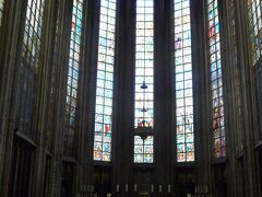 サブロン教会。ここもゴシック様式でステンドグラスが美しい。
