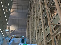 時間が時間なので渋滞もなくあっという間に羽田空港第3ターミナルに到着です。
ちょうどチェックインが始まる時刻で終電で羽田に到着していたメンバー２人が並んでいてくれましたm(_ _)m