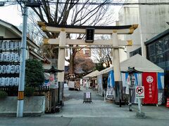 八王子駅北口側に来ました。
南口とは打って変わって繁華街が多くて多摩地区最大の都市と言われる理由がわかったような気がします。

最後に訪れたのは駅北口から徒歩5分ほどの八王子最古の神社と呼ばれている「子安神社」です。