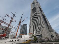 周辺には、横浜ランドマークタワーや