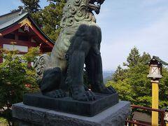 武蔵御嶽神社　狼の狛犬