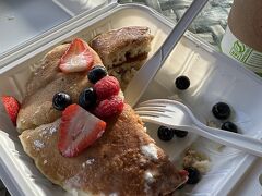 15日(月) 4日目
朝食
『Forty Niner Waikiki』
Ricotta Pancakes $12.95 (税別) + Coffee $3.00 (税別)
撮影前に食べ始めてしまいました。