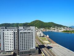 3日目、今回の旅の最終日
最高の天気に恵まれました
ホテル16階から見た函館山
まさに抜けるような青空という感じですね
