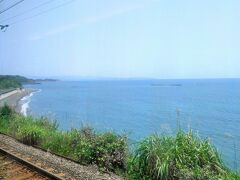 岩代駅を過ぎると、海岸沿いを走行。
太平洋の絶景を眺めることができます。