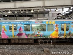 【5月24日（水）1日目】
大阪駅で、特急を待っていると、目の前にカラフルな列車が入ってきました(+_+)。