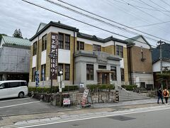 郡上八幡博覧館、大正9年に建てられた旧税務署
郡上おどりの時間をチェックして、まずは城へ