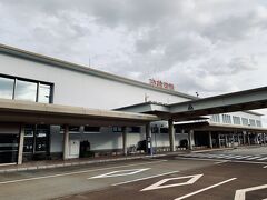 17:45 小松空港
九谷陶芸村から20分、小松空港到着です。
金沢までの往路は夜行バスでしたが、さすがに次の日から仕事なので復路は飛行機で帰ります。