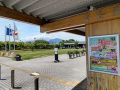 ５月最終の土曜日、好天に誘われ、気になっていた平塚市北部寺田縄の神奈川県立花菜ガーデンを散策。