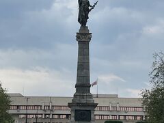 ルセの自由の女神像。
ブルガリアが500年にわたるオスマントルコの支配から解放された記念だそうで、ライオンが足元にいます。ブルガリアの国の形が右を向いたライオンに似ているということで、ライオンはブルガリアの象徴になっているそうです。