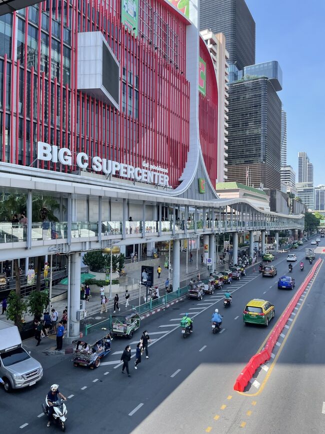 9時の開店と同時にBig Cへ。<br /><br />更にThailandコーナーが拡張されてて、もはやスーパーというよりお土産屋？<br />ソウル駅のロッテマートのよう。