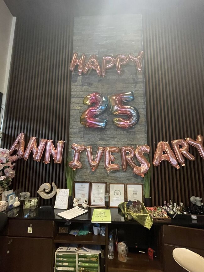 ラストのShewa Spaはヘアカット！300バーツ。<br /><br />平日は毎日深夜帰宅、週末は毎週旅に出てると、美容院に行く暇がないんだよね。<br />たまに出張先で時間できたら行くくらい。<br /><br />昔は海外でカットなんてリスキー過ぎて無理だったけど、現在は少なくともタイなら安パイ。