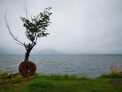美幌峠を抜けて、屈斜路湖に到着。
久々の曇天。