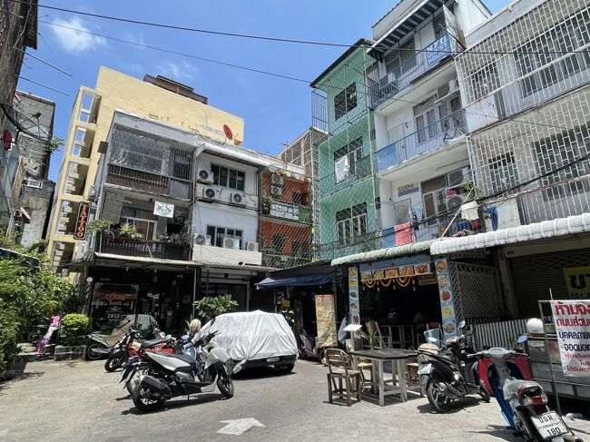 Mama'sゲストハウス通りは死んだまま。<br /><br />ここはもう永久に甦らず再開発かな。<br />カオサンからランブトリにアクセスできる貴重な導線だからね、上手く活かしたらめっちゃ価値高い。