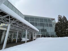 12：19

定刻撮りに新青森駅に到着。帰りの新幹線に十分間に合う時間に到着しました。

新青森駅前は積雪はありますが、弘前ほどではない様子。弘前あたりの津軽地方の積雪が局地的に凄かったようです。