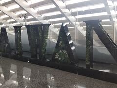 桃園空港08:30着
到着ロビーでTAIWANの大きな文字が出迎えてくれました