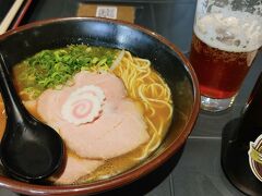 和歌山ラーメンの醤油味にビールが合う～。