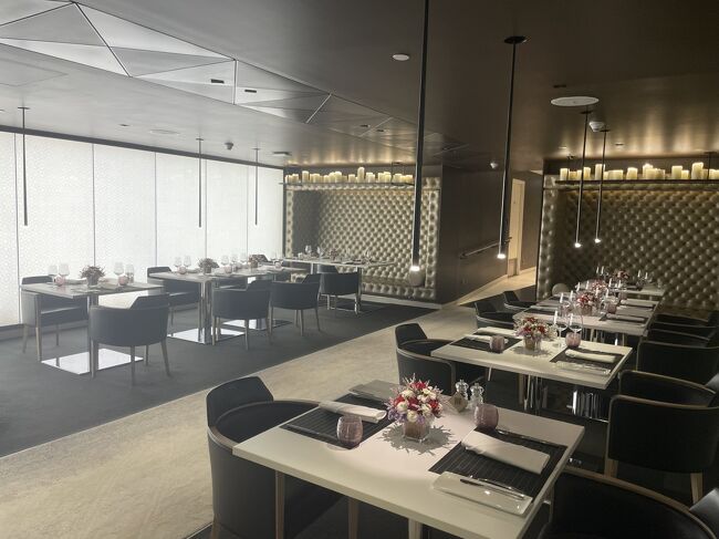 アラカルトのダイニング。<br />お肉やお魚のメインコースからお寿司やパッタイまで。<br /><br />ちょっと今日は(も?) お腹に余裕ないかな。