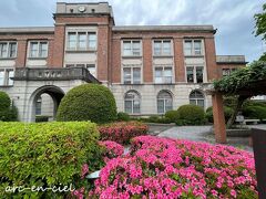 バス停の横には、趣のあるレンガの建物がありました。
調べてみると、昭和初期に建てられた山陰歴史館（旧米子市役所）とのことで、時間があれば、見学してみたかったです。