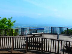 伊香保観光。ロープウェイが臨時休業とのことで、そのまま車で上がりました。上ノ山公園の展望台です。