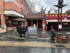 台北霞海城隍廟
縁結びのパワースポットだそうです。