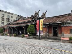 台北孔廟を観に行った際に隣接していたとても立派なお寺がありました。
大龍峒保安宮です。