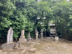 神社の一番奥に、板垣退助のお墓があります。