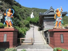 9:50　室戸青年大師像（高知県室戸市室戸岬町）
若き日の弘法大師(空海)は室戸岬を修行地として選んで、難行苦行の末多くの悟りを開いたそうです。
拝観料300円。
