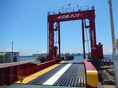 愛車と共に小豆島へ
三宮→小豆島行きのフェリーがドッグ中（点検）のため、この１週間は休航
なので、大阪南部から船が出ている姫路まで行かねばならなかった
この予定を決める前に大阪からも船が出ていると思ってたのが甘かった(笑)
おまけに今回利用した小豆島フェリーも人員不足のため、減便中
当初の予定は9時45分に乗るつもりだったが、出発前日は私も相方も仕事だったので、余裕を持つためにも2日前に予約便の時間を変更
13時35分発のフェリーで、船に乗る前に姫路で昼ごはんでも食べようかと思ったけど、家を出てすぐに買ったサンドイッチのボリュームがありすぎて、そのまま出航１時間前に姫路ポートセンターに到着