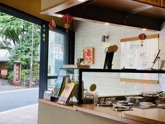 6月に入った週末。
美容院に行って、昼食にお蕎麦屋さんに行った後、豆花を食べに神田まで。
「東京豆花工房」は神田藪蕎麦の向かい側にあります。
昼食にお蕎麦食べたのは全然別のところです(^^;;