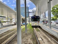 熊本城を見学後、市電で熊本駅前へやって来ました。