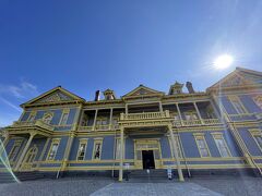 旧函館区公会堂。

明治43年（1910）に建てられた、洋風建築の代表的建物で、２０２１年に工事を終えてこの姿になったそう。
